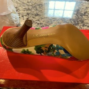 Anne Klein heels new never used
